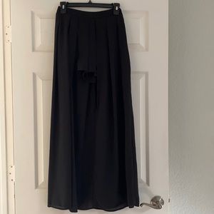 Black shorts with overskirt, elastic waist